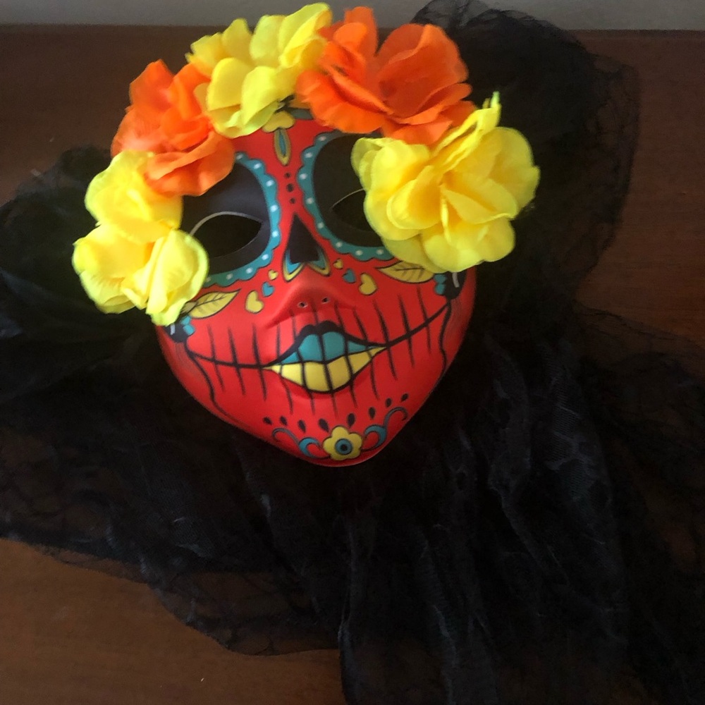 🇲🇽🎃Rare! Signature Select Day of the Dead Sugar Skull Mask- $30 or $25 w/offer